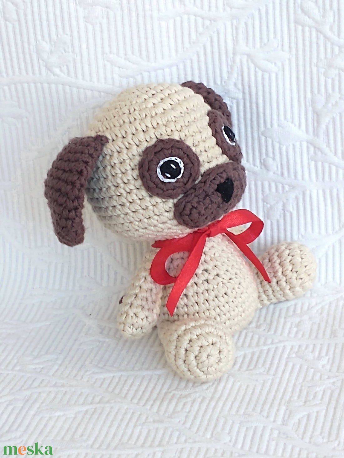 Egyedi - horgolt - Mopsz kutya - piros szalagos - amigurumi marokfigura - játék & sport - plüssállat & játékfigura - kutya - Meska.hu Egyedi - horgolt - Mopsz kutya - piros szalagos - amigurumi marokfigura - játék & sport - plüssállat & játékfigura - kutya - Meska.hu