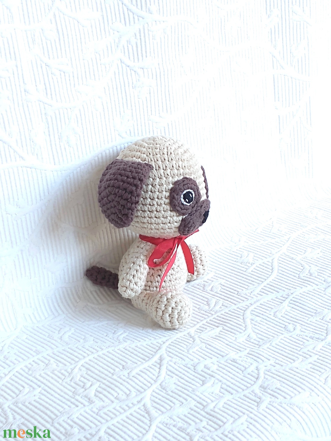 Egyedi - horgolt - Mopsz kutya - piros szalagos - amigurumi marokfigura - játék & sport - plüssállat & játékfigura - kutya - Meska.hu Egyedi - horgolt - Mopsz kutya - piros szalagos - amigurumi marokfigura - játék & sport - plüssállat & játékfigura - kutya - Meska.hu