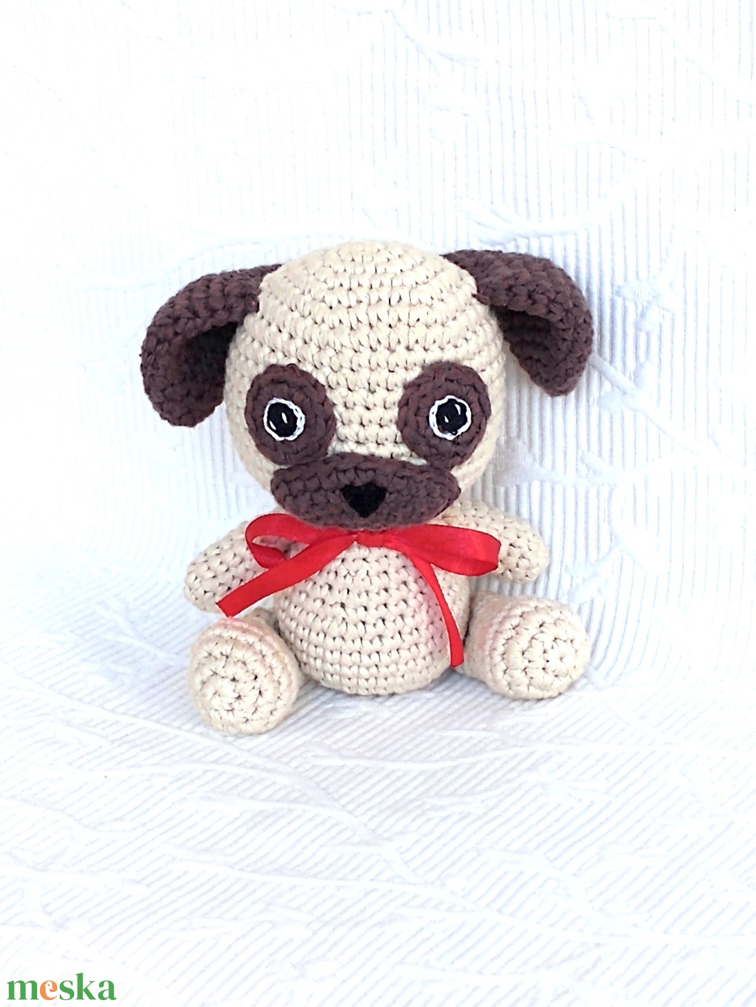 Mopsz kutya - piros szalagos - amigurumi marokfigura - játék & sport - plüssállat & játékfigura - kutya - Meska.hu Mopsz kutya - piros szalagos - amigurumi marokfigura - játék & sport - plüssállat & játékfigura - kutya - Meska.hu