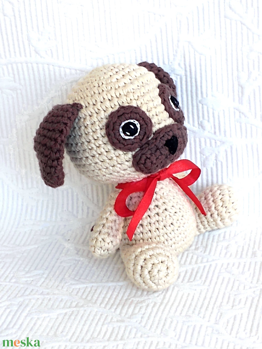 Mopsz kutya - piros szalagos - amigurumi marokfigura - játék & sport - plüssállat & játékfigura - kutya - Meska.hu Mopsz kutya - piros szalagos - amigurumi marokfigura - játék & sport - plüssállat & játékfigura - kutya - Meska.hu