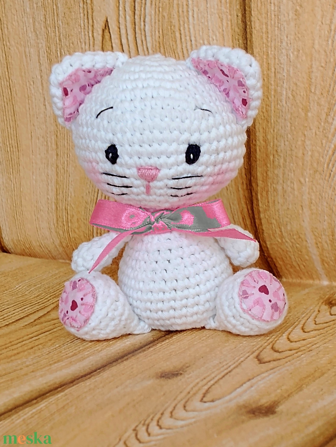 Szívecskés - horgolt kis cica figura - pink szalagos - játék & sport - plüssállat & játékfigura - cica - Meska.hu Szívecskés - horgolt kis cica figura - pink szalagos - játék & sport - plüssállat & játékfigura - cica - Meska.hu