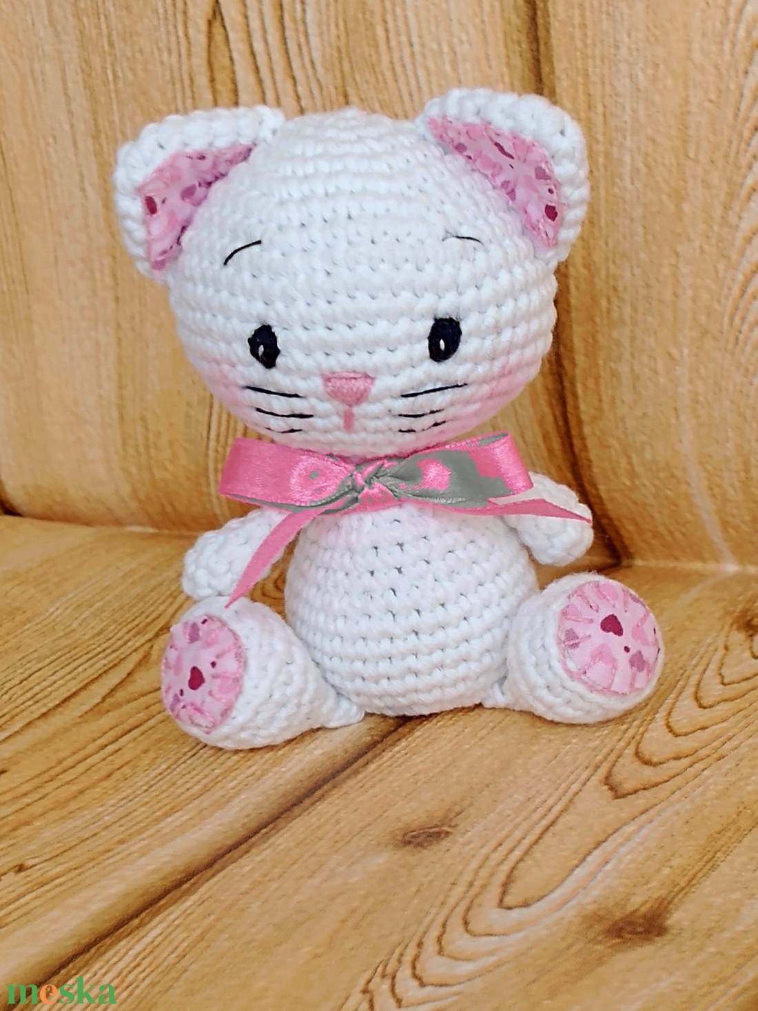 Szívecskés - horgolt kis cica figura - pink szalagos - játék & sport - plüssállat & játékfigura - cica - Meska.hu Szívecskés - horgolt kis cica figura - pink szalagos - játék & sport - plüssállat & játékfigura - cica - Meska.hu
