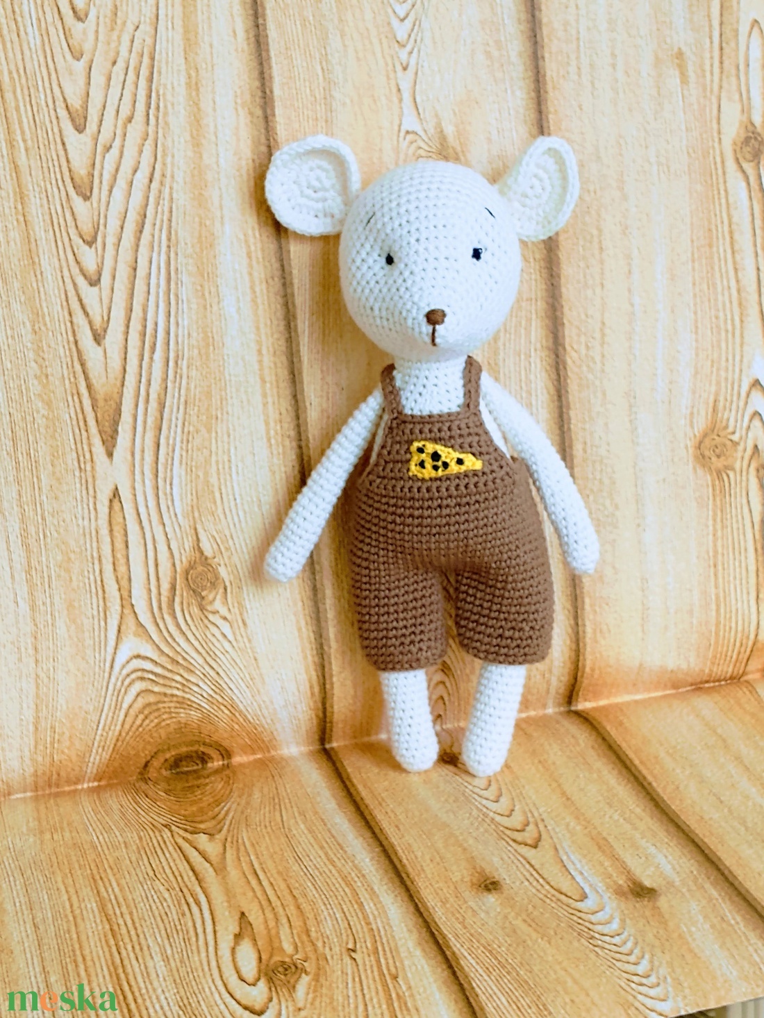 Fehér egér fiú - horgolt-barna nadrágban- hímzett sajt díszítéssel - amigurumi - játék & sport - plüssállat & játékfigura - egér - Meska.hu Fehér egér fiú - horgolt-barna nadrágban- hímzett sajt díszítéssel - amigurumi - játék & sport - plüssállat & játékfigura - egér - Meska.hu