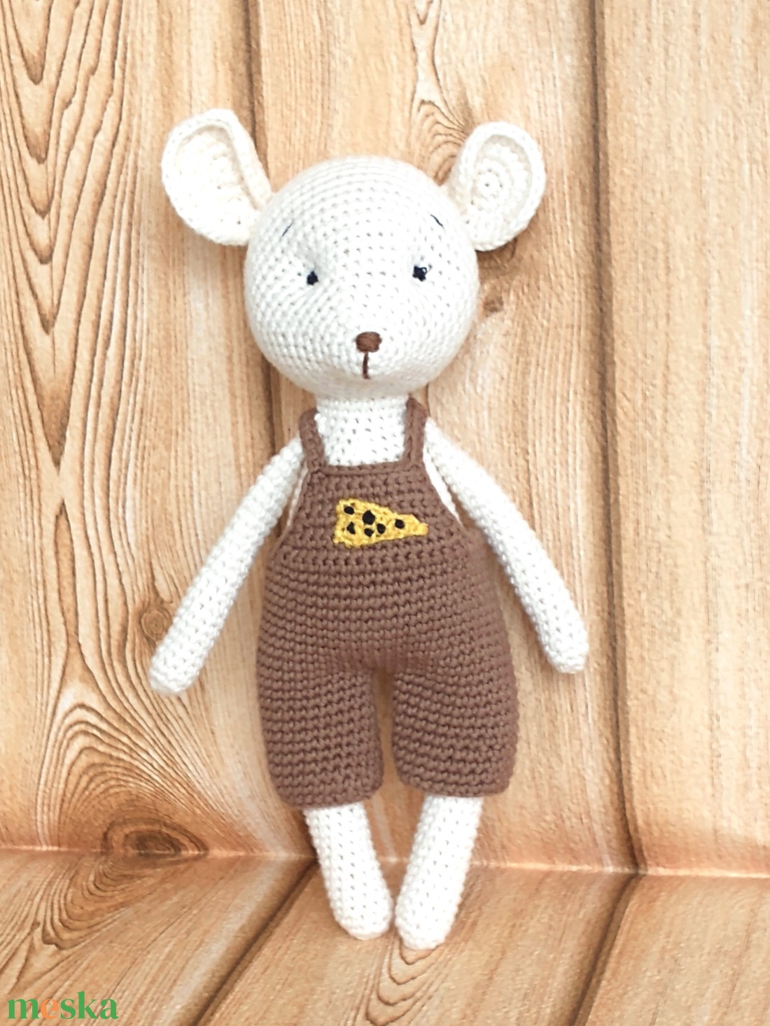 Fehér egér fiú - horgolt-barna nadrágban- hímzett sajt díszítéssel - amigurumi - játék & sport - plüssállat & játékfigura - egér - Meska.hu Fehér egér fiú - horgolt-barna nadrágban- hímzett sajt díszítéssel - amigurumi - játék & sport - plüssállat & játékfigura - egér - Meska.hu