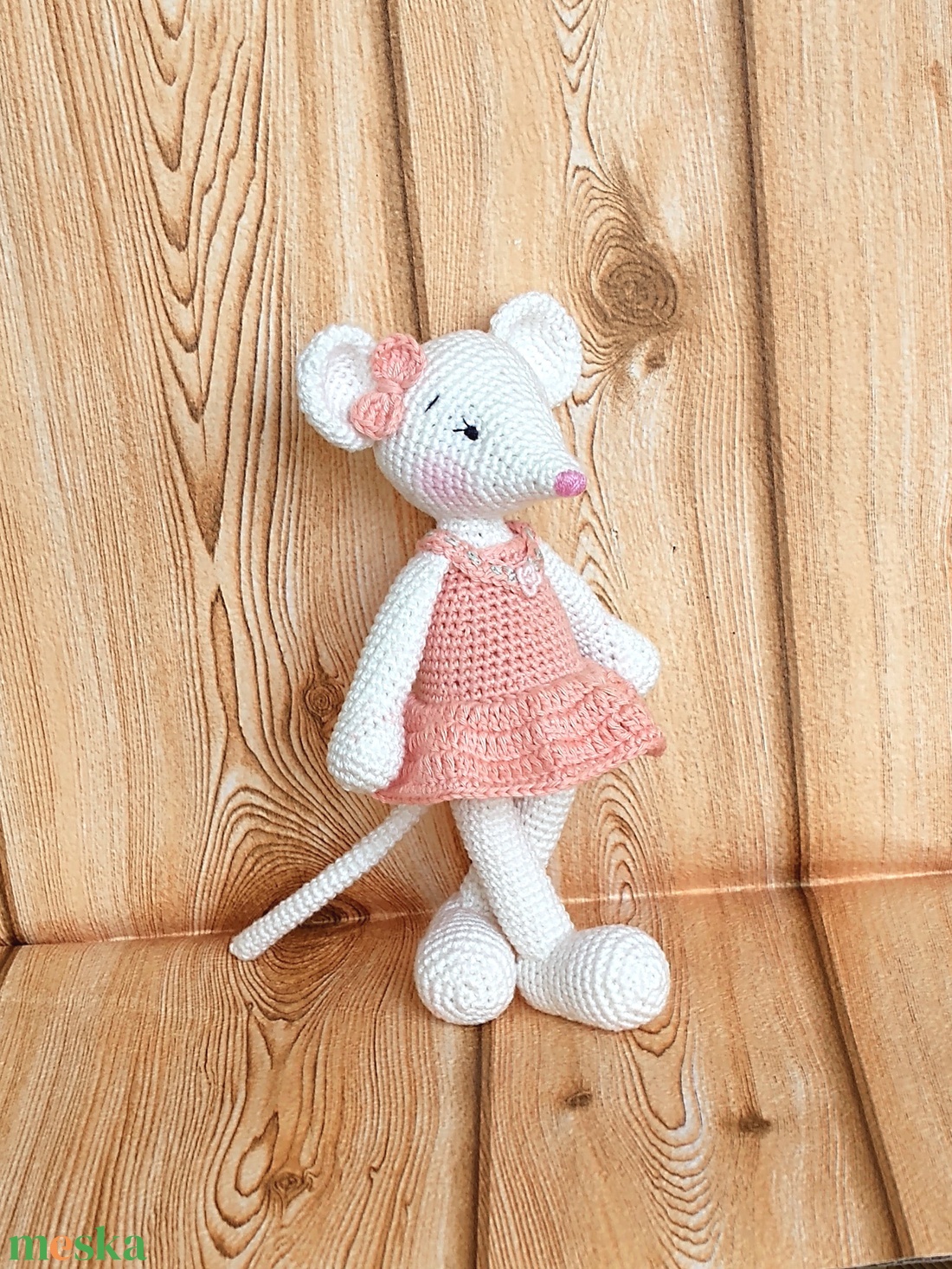 Egér kislány - barackszínű ruhában - egyedi horgolt amigurumi - játék & sport - plüssállat & játékfigura - egér - Meska.hu
