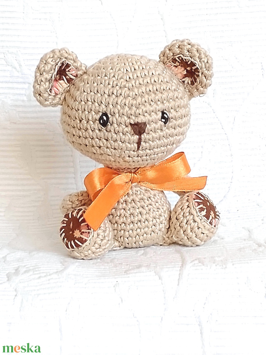 Horgolt Maci - barna barackvirágos talpú - amigurumi marokállat - játék & sport - plüssállat & játékfigura - maci - Meska.hu Horgolt Maci - barna barackvirágos talpú - amigurumi marokállat - játék & sport - plüssállat & játékfigura - maci - Meska.hu