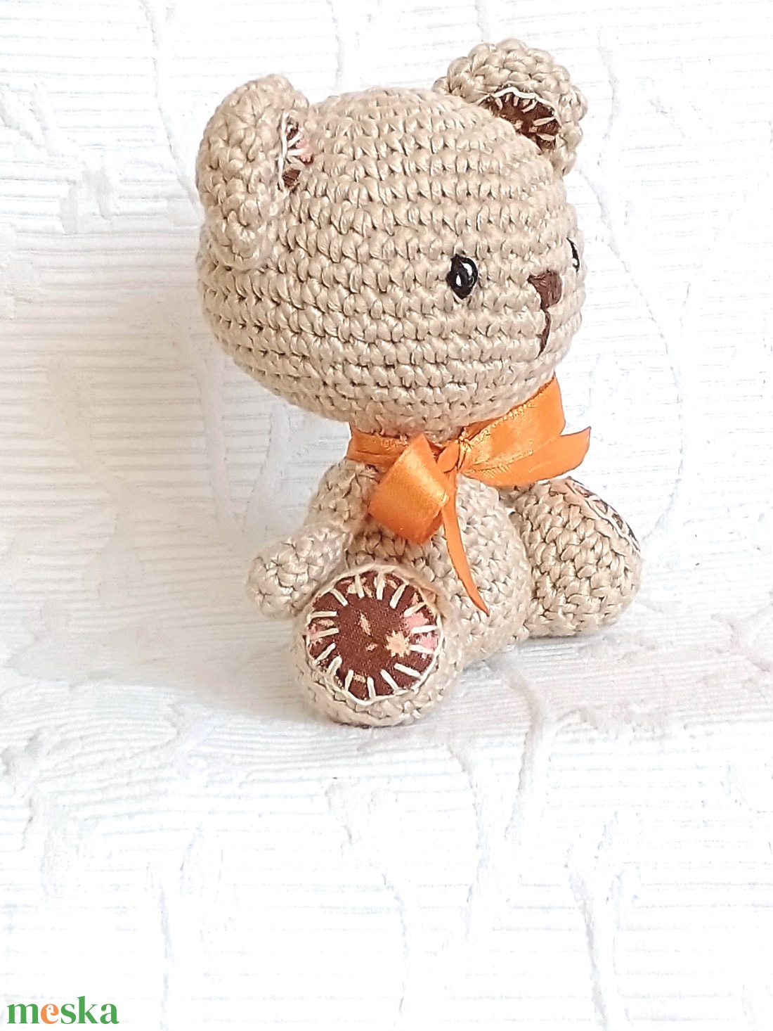 Horgolt Maci - barna barackvirágos talpú - amigurumi marokállat - játék & sport - plüssállat & játékfigura - maci - Meska.hu Horgolt Maci - barna barackvirágos talpú - amigurumi marokállat - játék & sport - plüssállat & játékfigura - maci - Meska.hu