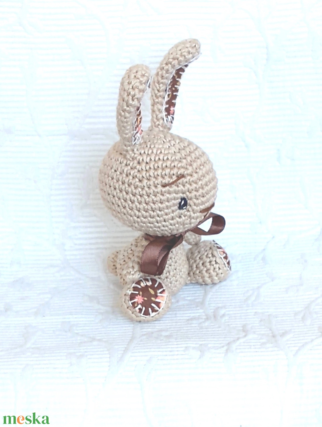  Drapp nyuszi- barack rózsákkal- horgolt - amigurumi- marokállat - játék & sport - plüssállat & játékfigura - nyuszi - Meska.hu