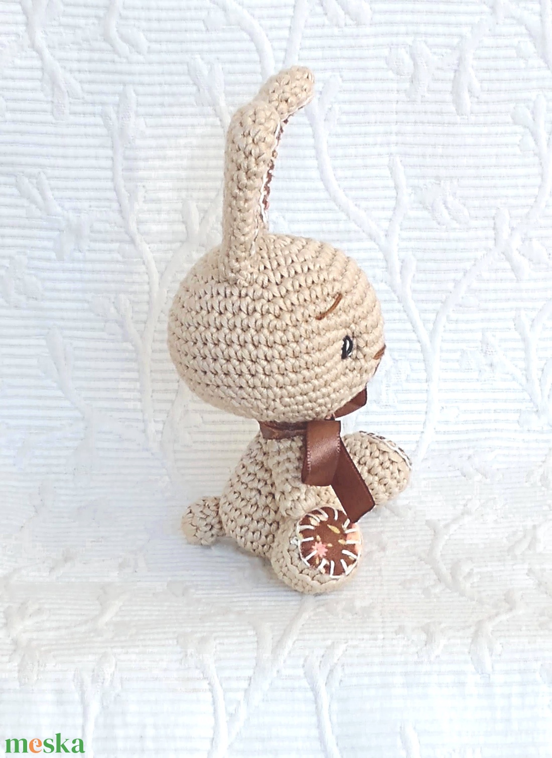  Drapp nyuszi- barack rózsákkal- horgolt - amigurumi- marokállat - játék & sport - plüssállat & játékfigura - nyuszi - Meska.hu