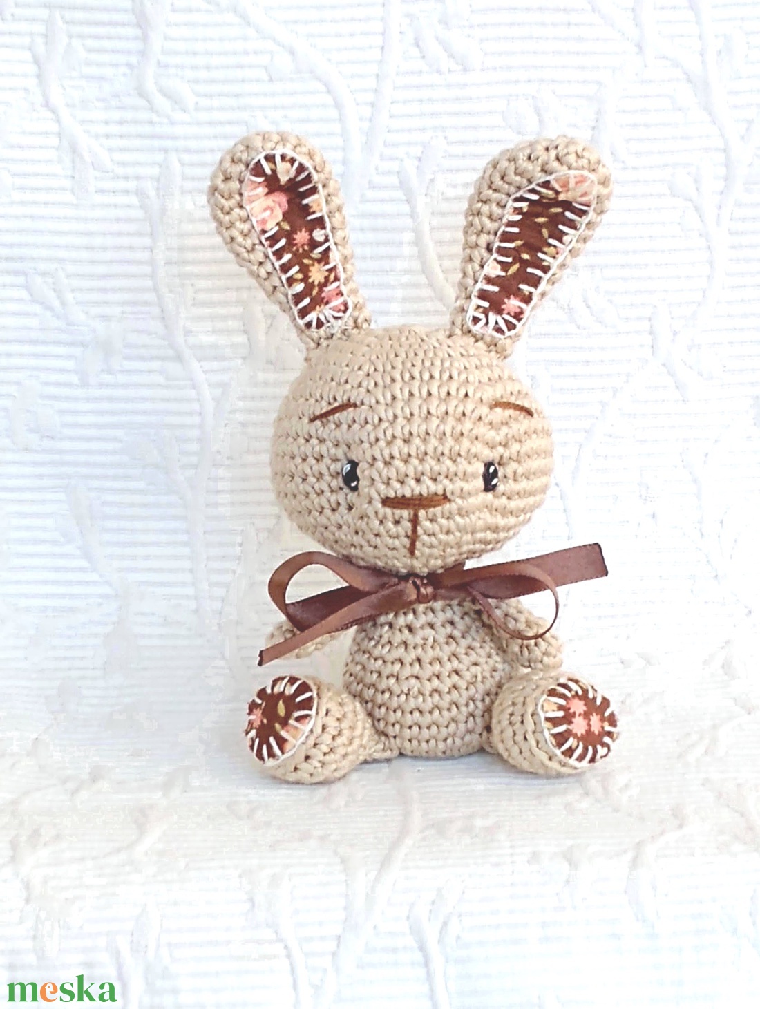  Drapp nyuszi- barack rózsákkal- horgolt - amigurumi- marokállat - játék & sport - plüssállat & játékfigura - nyuszi - Meska.hu