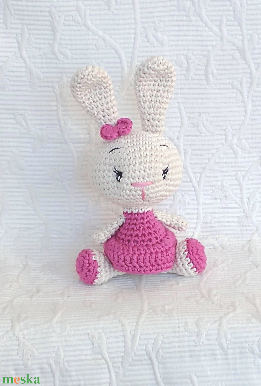 Nyuszi lány - pink ruhás - horgolt marokállat - játék & sport - plüssállat & játékfigura - nyuszi - Meska.hu