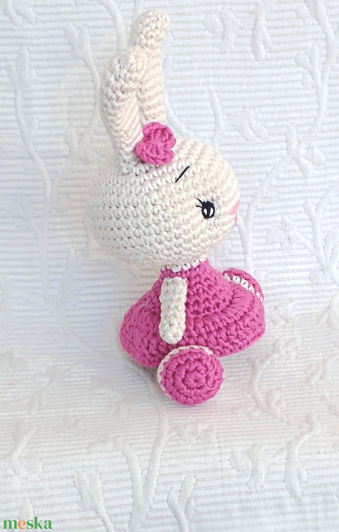 Nyuszi lány - pink ruhás - horgolt marokállat - játék & sport - plüssállat & játékfigura - nyuszi - Meska.hu