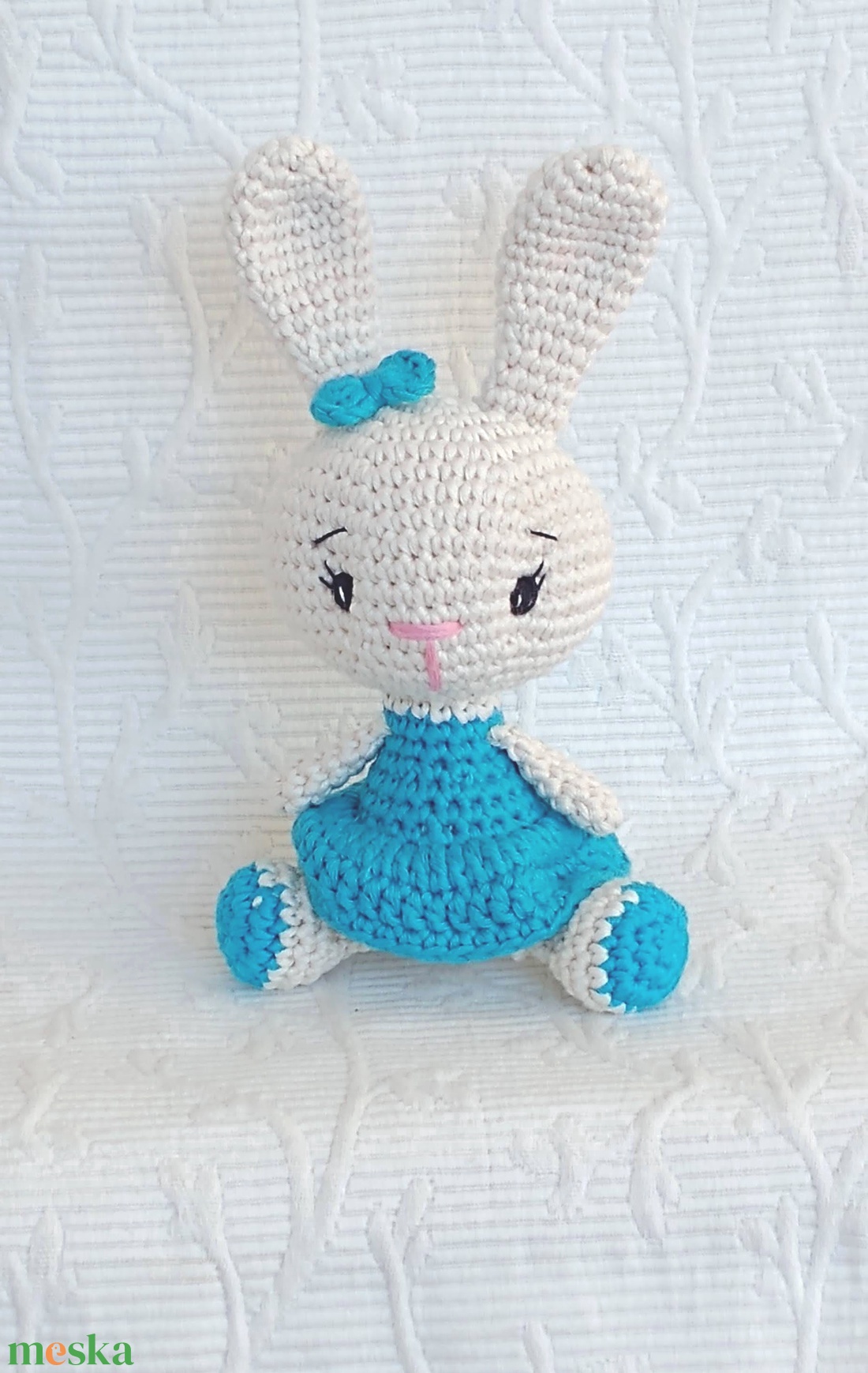Nyuszi lány - türkiz ruhás - horgolt marokállat - játék & sport - plüssállat & játékfigura - nyuszi - Meska.hu