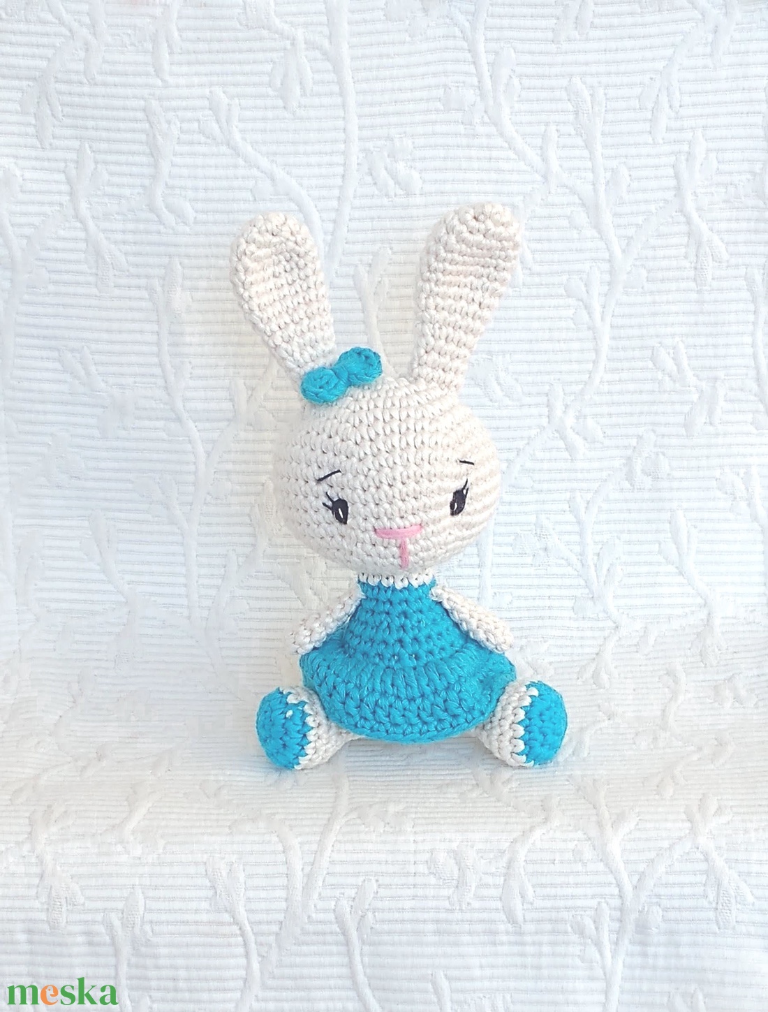 Nyuszi lány - türkiz ruhás - horgolt marokállat - játék & sport - plüssállat & játékfigura - nyuszi - Meska.hu