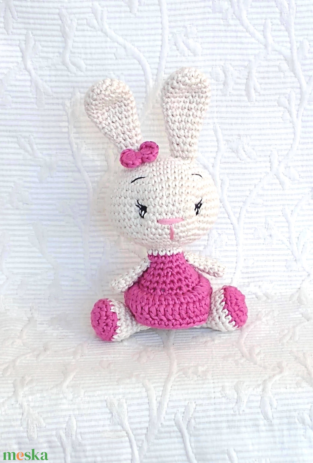 Nyuszi lány - pink ruhás - horgolt marokállat - játék & sport - plüssállat & játékfigura - nyuszi - Meska.hu