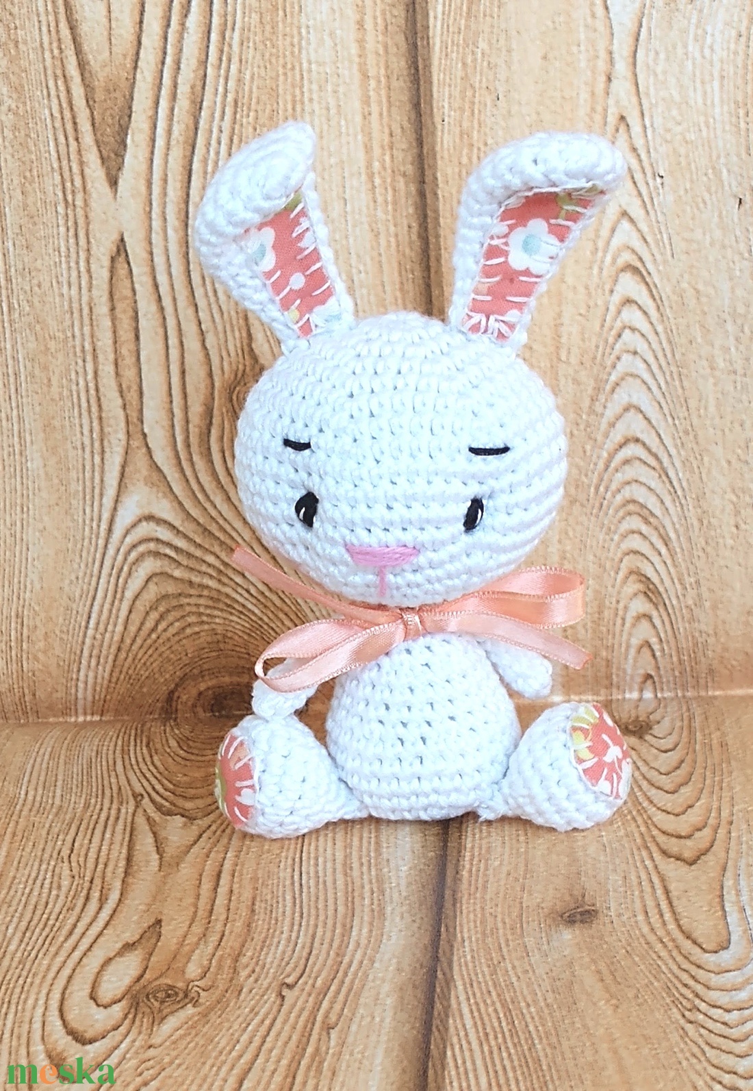 Nyuszi lány -barack virágos - horgolt marokállat - játék & sport - plüssállat & játékfigura - nyuszi - Meska.hu