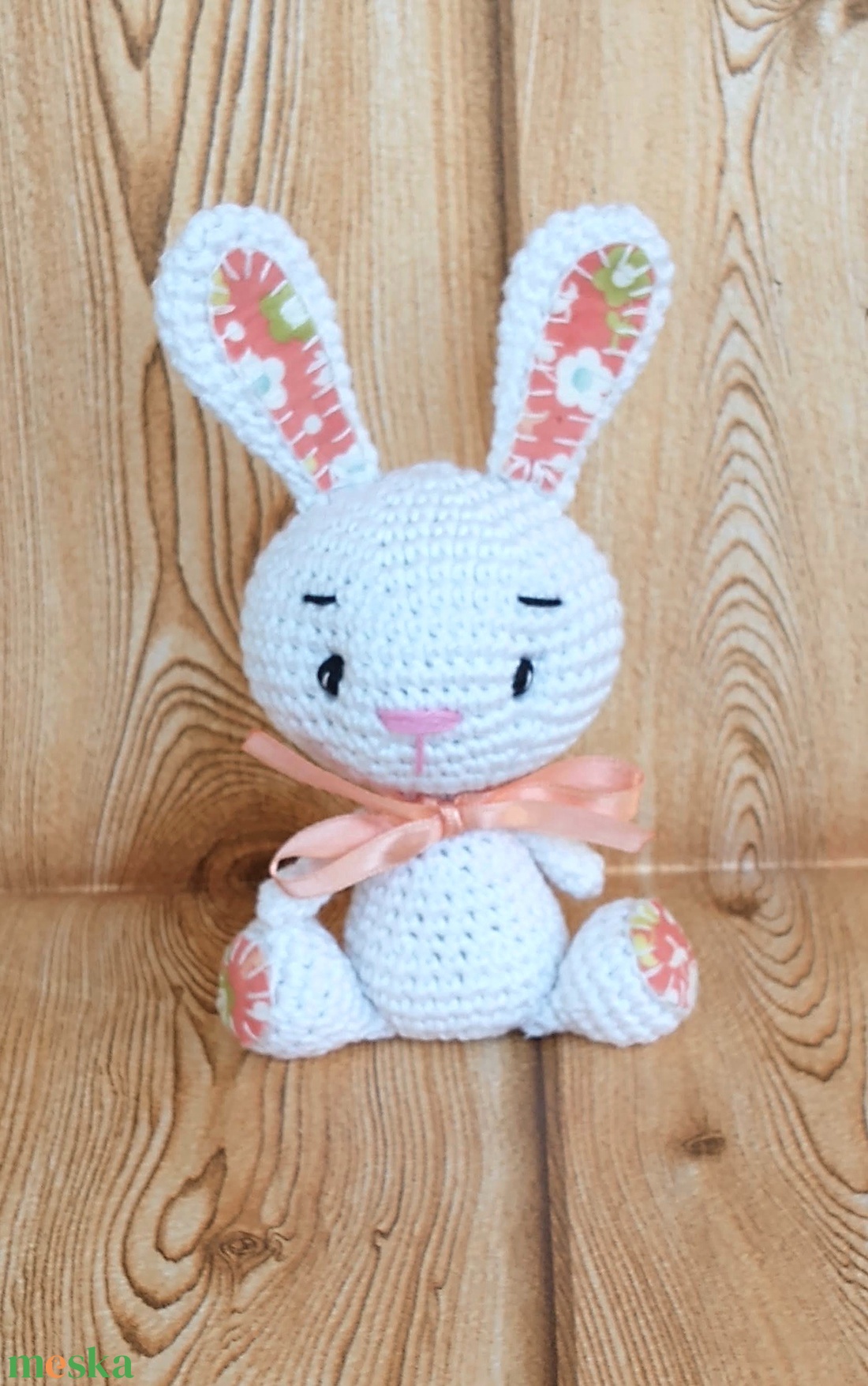 Nyuszi lány -barack virágos - horgolt marokállat - játék & sport - plüssállat & játékfigura - nyuszi - Meska.hu