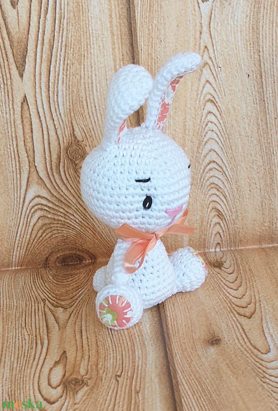 Nyuszi lány -barack virágos - horgolt marokállat - játék & sport - plüssállat & játékfigura - nyuszi - Meska.hu