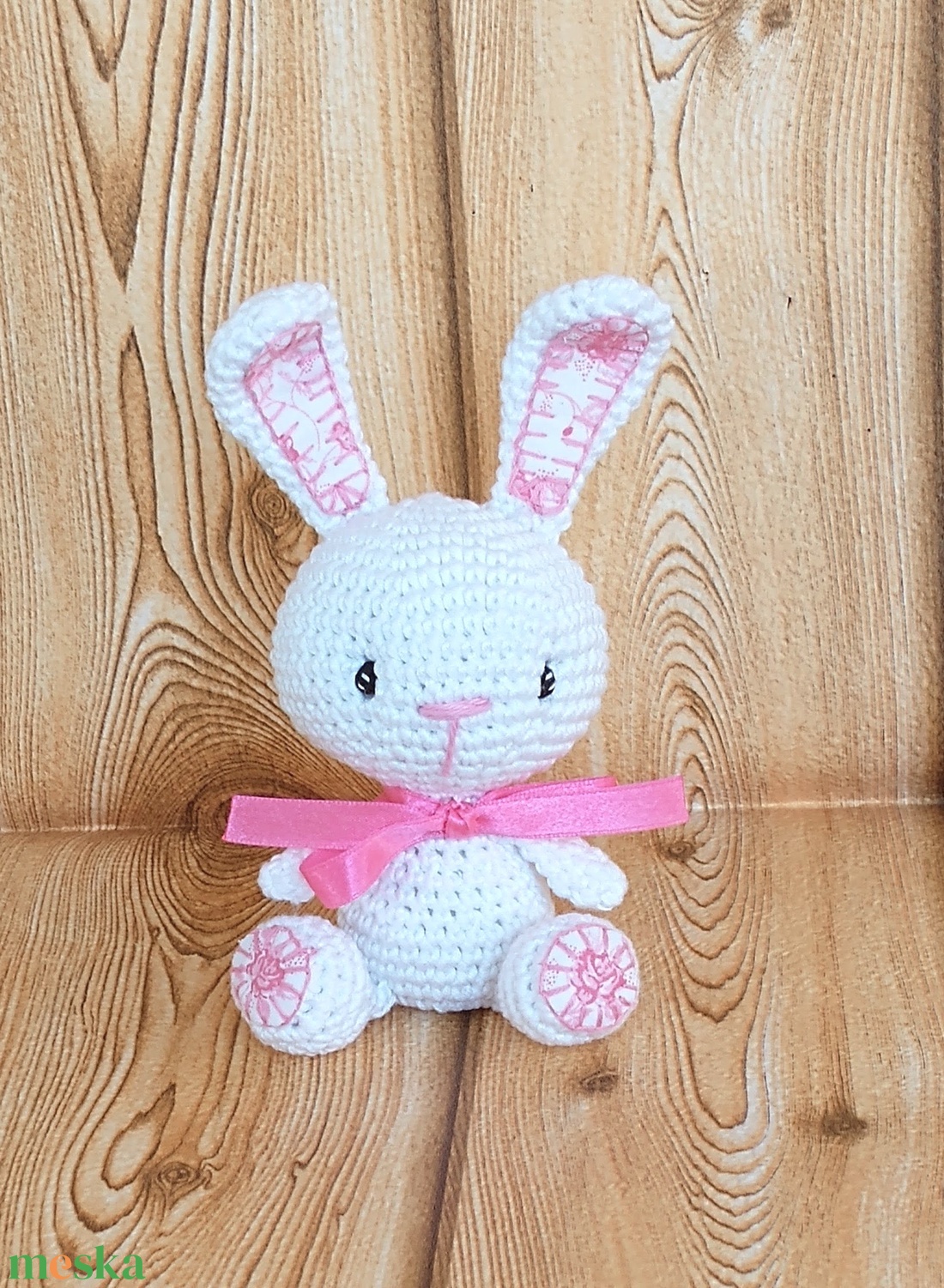 Fehér Nyuszi lány - rózsás - pink szalagos - horgolt marokállat - játék & sport - plüssállat & játékfigura - nyuszi - Meska.hu