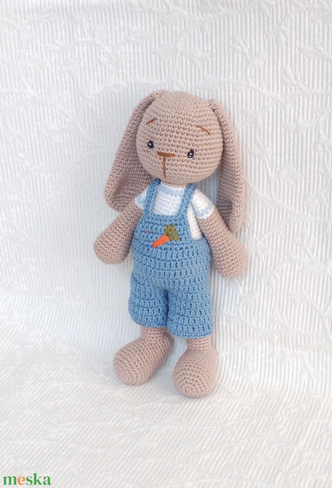 Nyuszi Peti - répás nadrágban  - horgolt - nyuszi figura  - játék & sport - plüssállat & játékfigura - nyuszi - Meska.hu