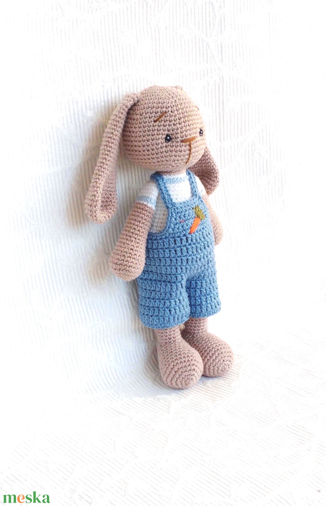 Nyuszi Peti - répás nadrágban  - horgolt - nyuszi figura  - játék & sport - plüssállat & játékfigura - nyuszi - Meska.hu