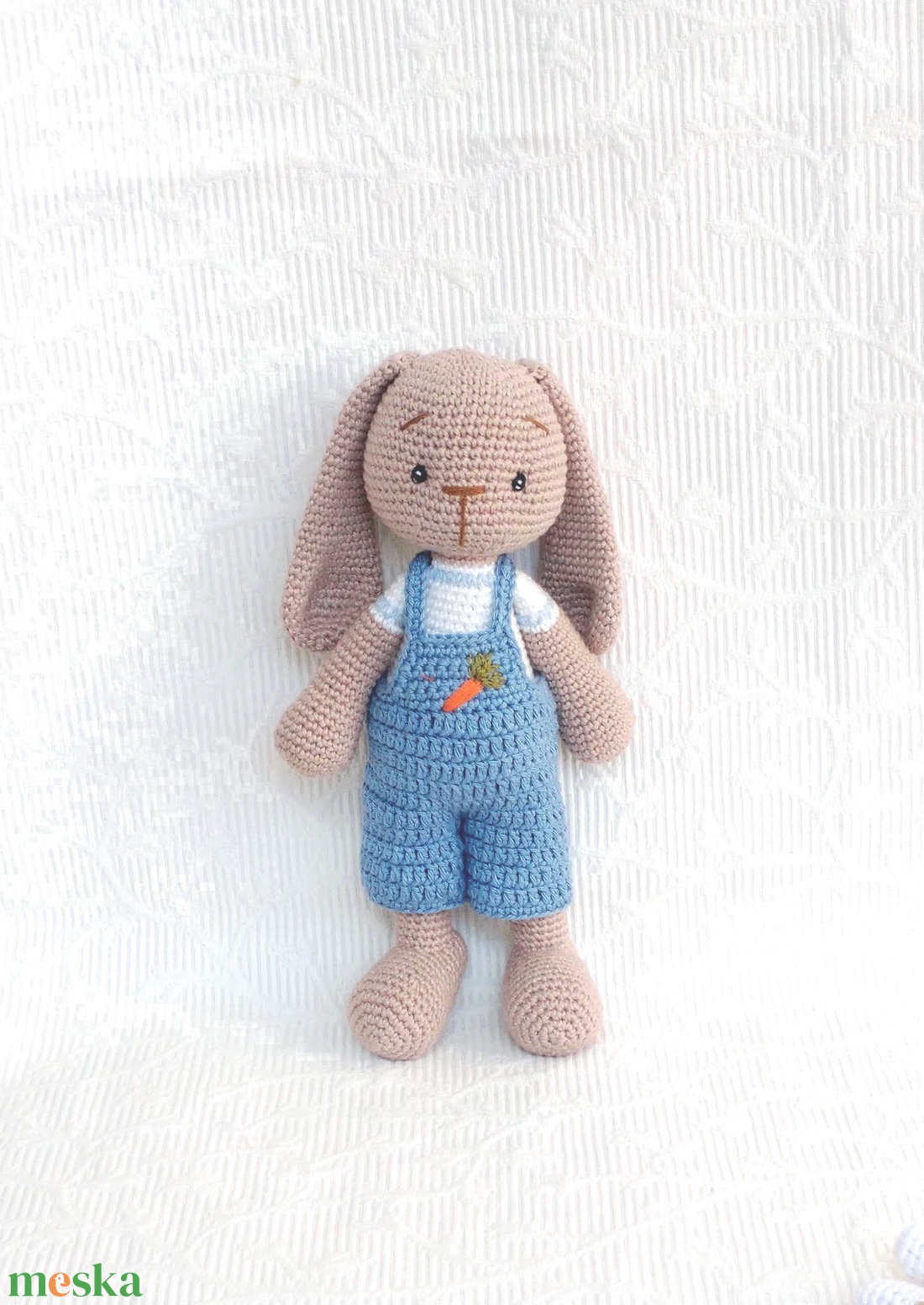 Nyuszi Peti - répás nadrágban  - horgolt - nyuszi figura  - játék & sport - plüssállat & játékfigura - nyuszi - Meska.hu