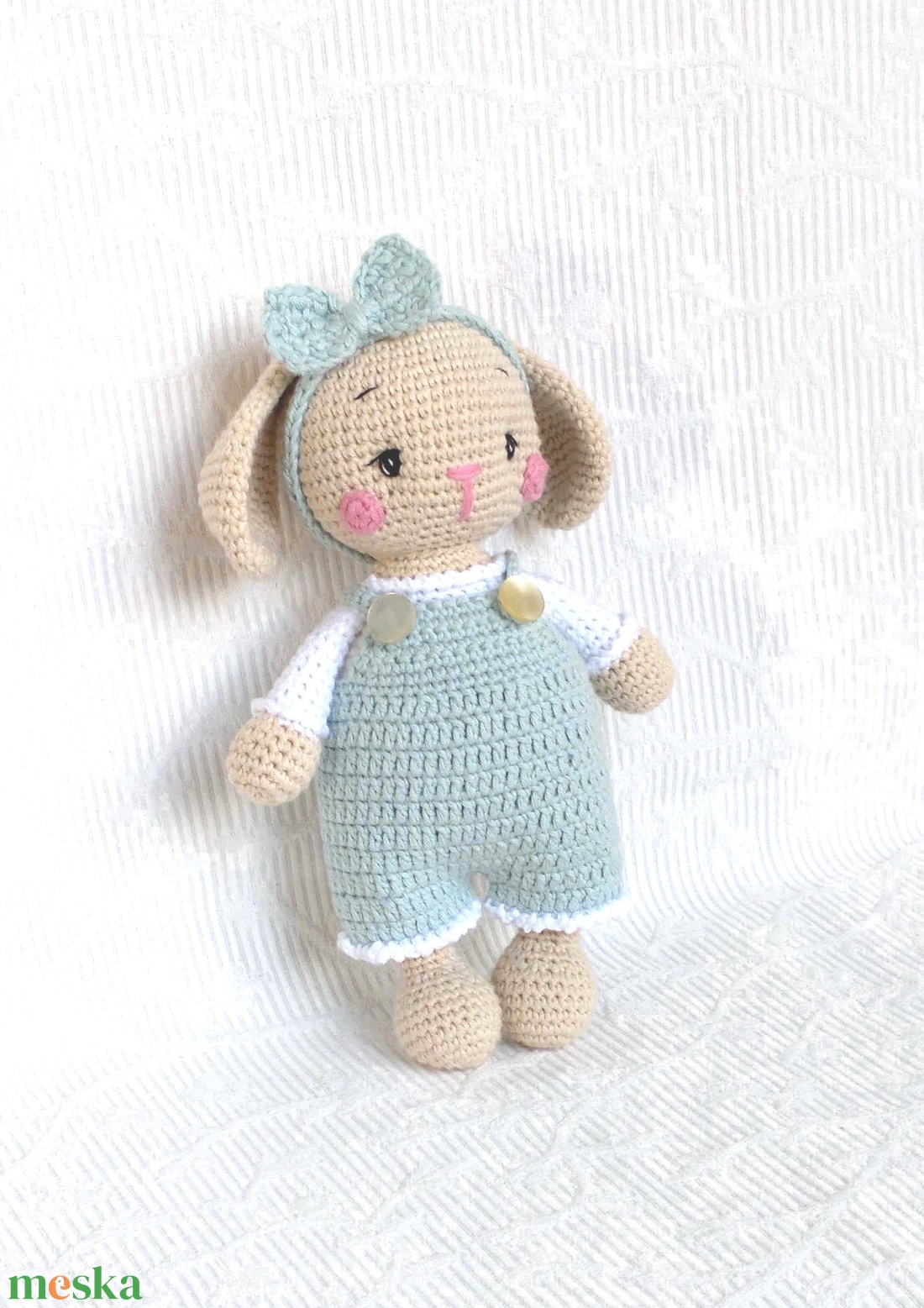 Bézs horgolt nyuszi lány - Világoskék nadrágos nyuszika - horgolt figura - játék & sport - baba & babaház - öltöztethető baba - Meska.hu
