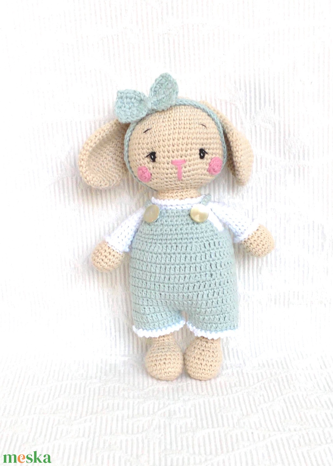 Bézs horgolt nyuszi lány - Világoskék nadrágos nyuszika - horgolt figura - játék & sport - baba & babaház - öltöztethető baba - Meska.hu