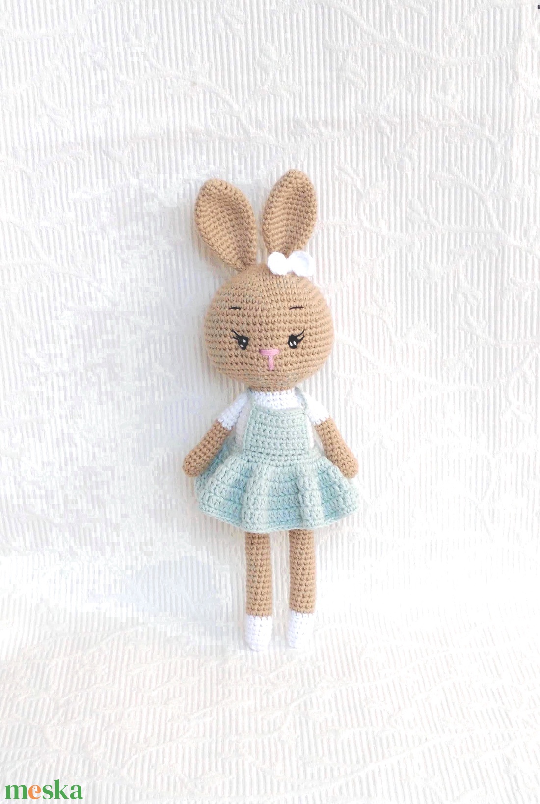 Bézs - horgolt nyuszilány - világoskék ruhás - horgolt nyuszi figura - játék & sport - plüssállat & játékfigura - nyuszi - Meska.hu