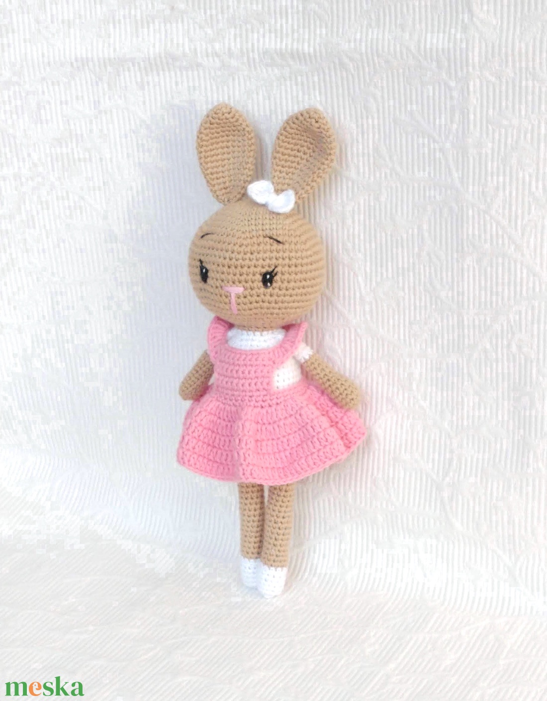 Bézs - horgolt nyuszilány - rózsaszín ruhás - horgolt nyuszi figura - játék & sport - plüssállat & játékfigura - nyuszi - Meska.hu