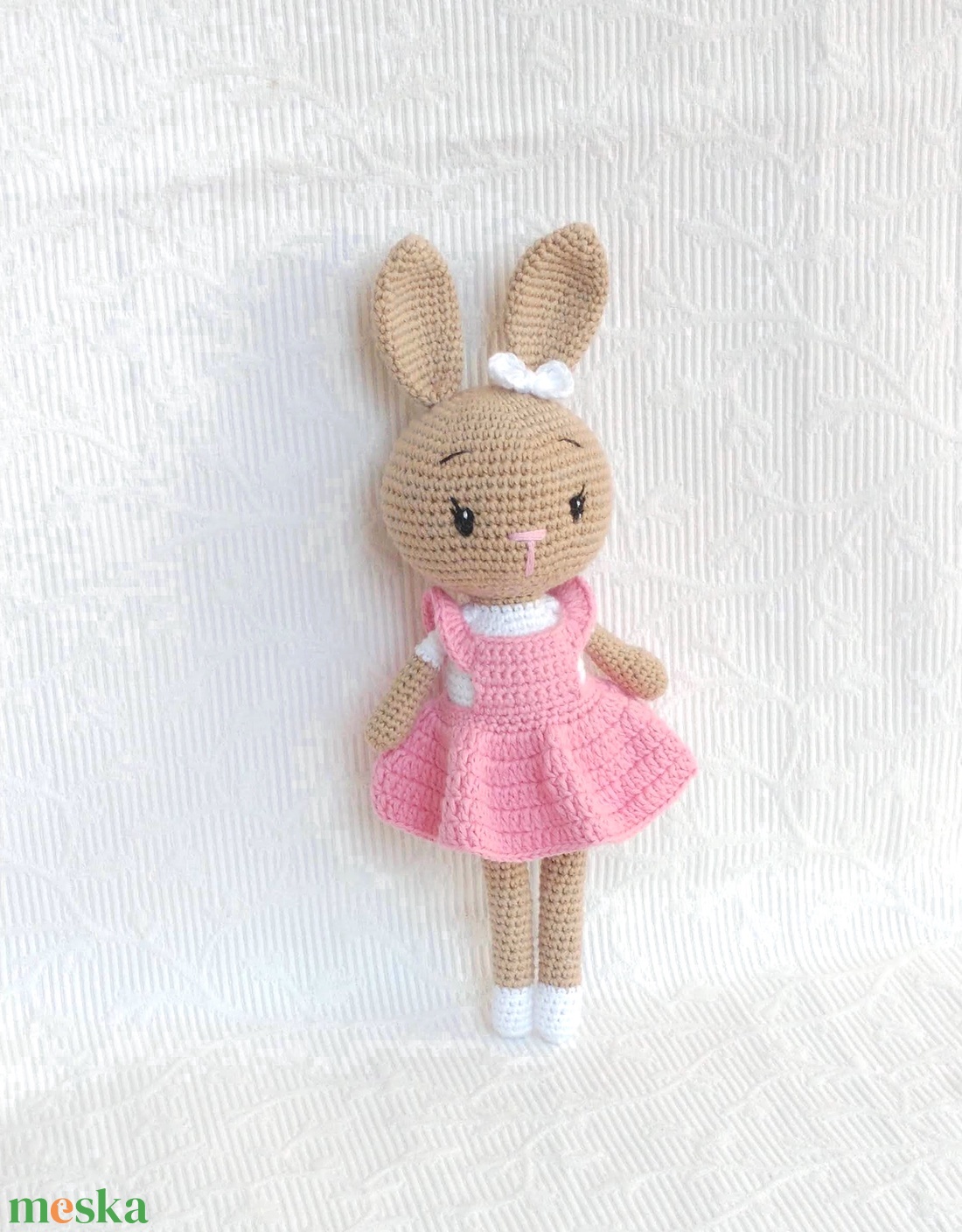 Bézs - horgolt nyuszilány - rózsaszín ruhás - horgolt nyuszi figura - játék & sport - plüssállat & játékfigura - nyuszi - Meska.hu