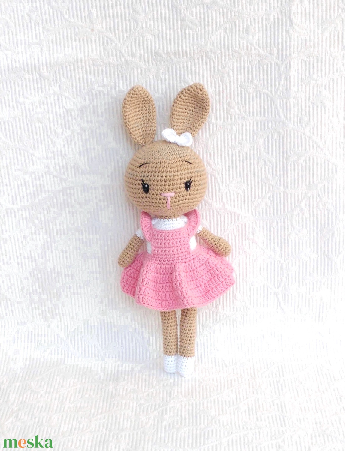 Bézs - horgolt nyuszilány - rózsaszín ruhás - horgolt nyuszi figura - játék & sport - plüssállat & játékfigura - nyuszi - Meska.hu