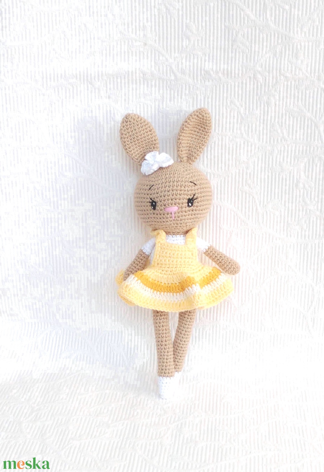 Bézs - horgolt nyuszilány -sárga ruhás - horgolt nyuszi figura - játék & sport - plüssállat & játékfigura - nyuszi - Meska.hu