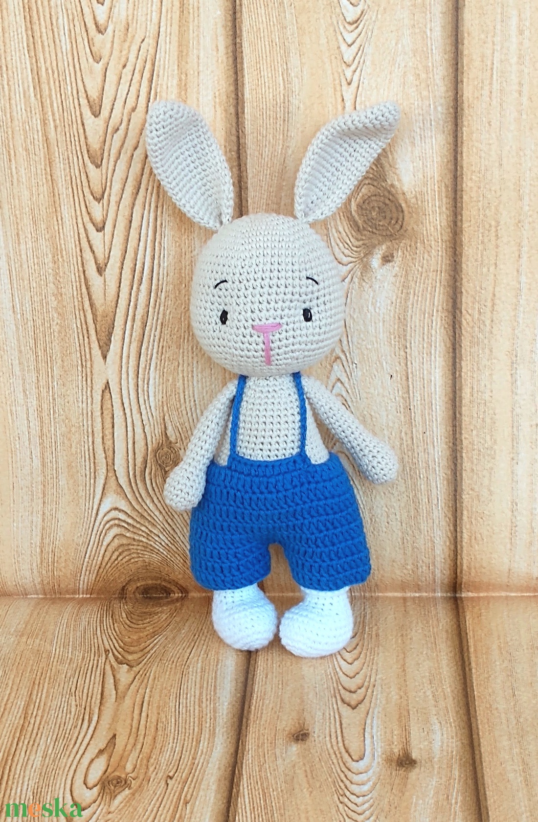 Horgolt nyúl - kék nadrágban 1 -horgolt figura - játék & sport - plüssállat & játékfigura - nyuszi - Meska.hu