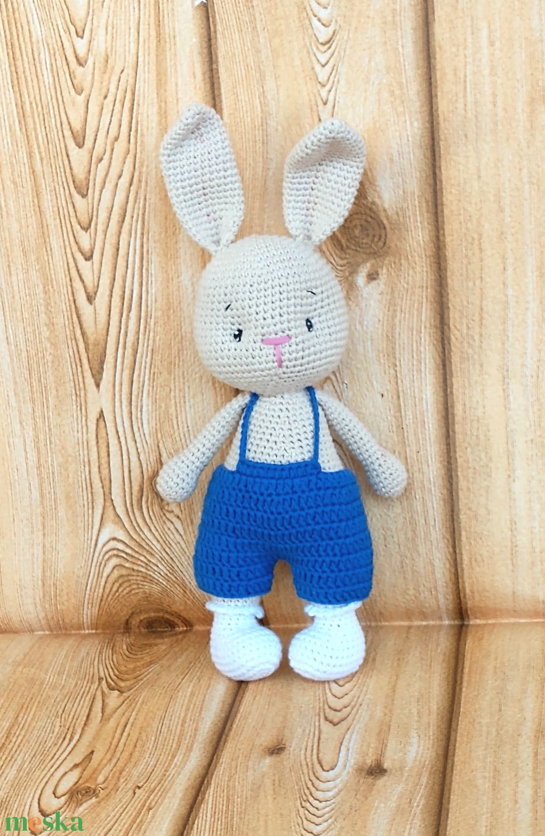 Horgolt nyúl - 3. - levehető királykék nadrágban  - horgolt figura - játék & sport - plüssállat & játékfigura - nyuszi - Meska.hu