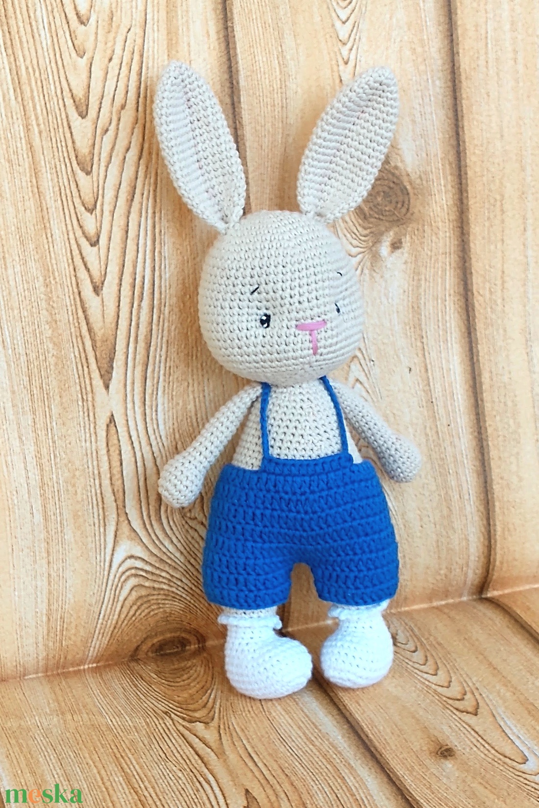 Horgolt nyúl - 3. - levehető királykék nadrágban  - horgolt figura - játék & sport - plüssállat & játékfigura - nyuszi - Meska.hu