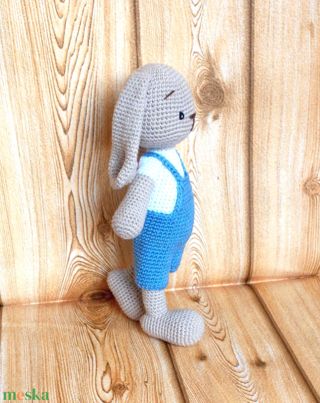 Nyuszi Dani - világoskék nadrágos - horgolt figura  - játék & sport - plüssállat & játékfigura - nyuszi - Meska.hu