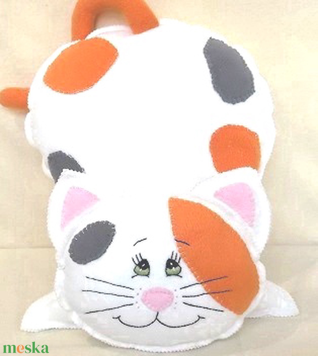 Tarka foltos cica - pihe - puha - kézműves polár díszpárna - baba - mama - babaszoba dekoráció - gyerek díszpárna - Meska.hu