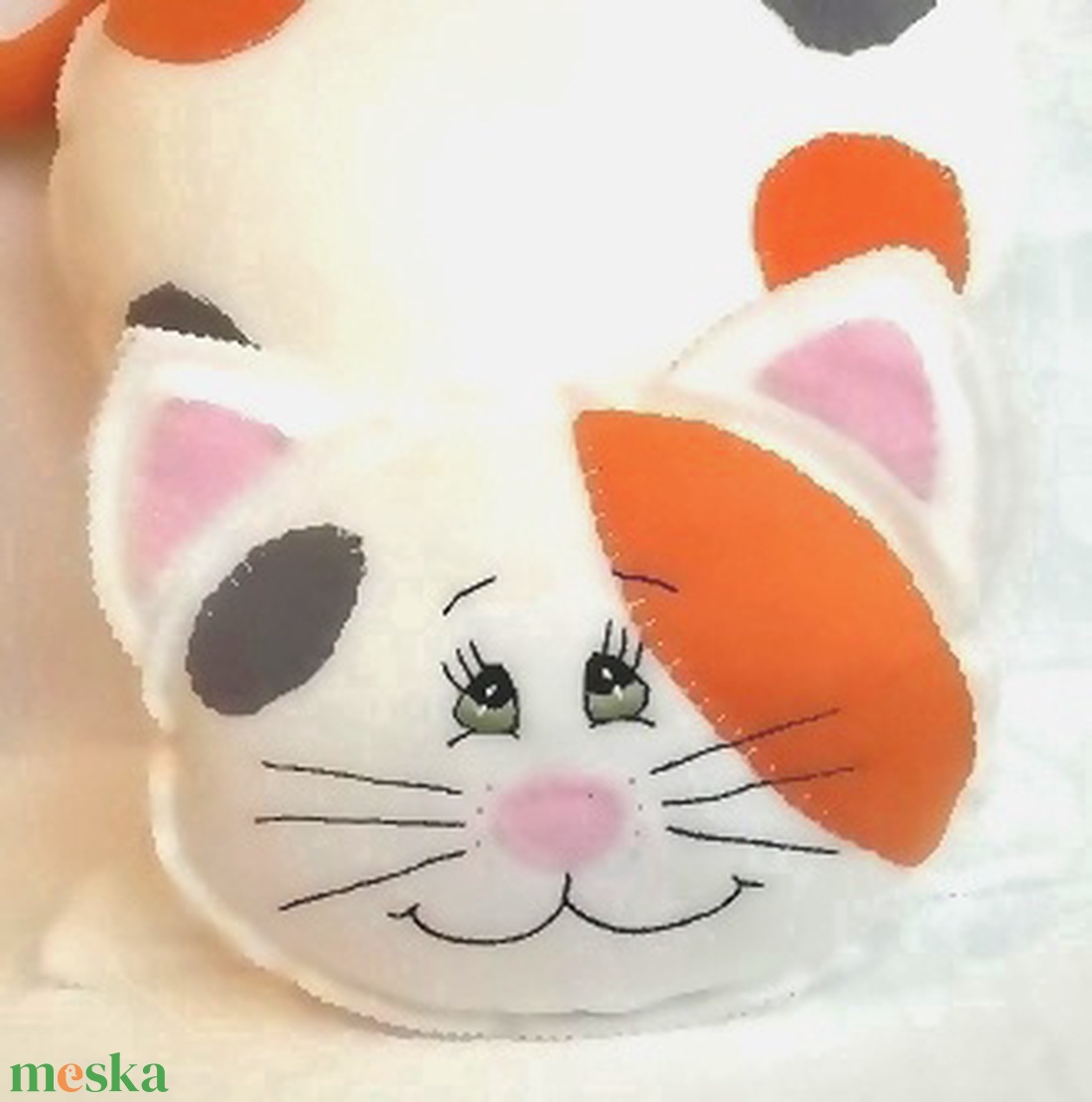 Tarka foltos cica - pihe - puha - kézműves polár díszpárna - baba - mama - babaszoba dekoráció - gyerek díszpárna - Meska.hu