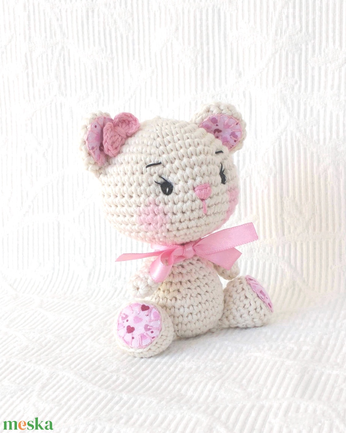  Maci lány - rózsaszín - szívecskés - egyedi - horgolt marokállat - amigurumi - játék & sport - plüssállat & játékfigura - maci - Meska.hu
