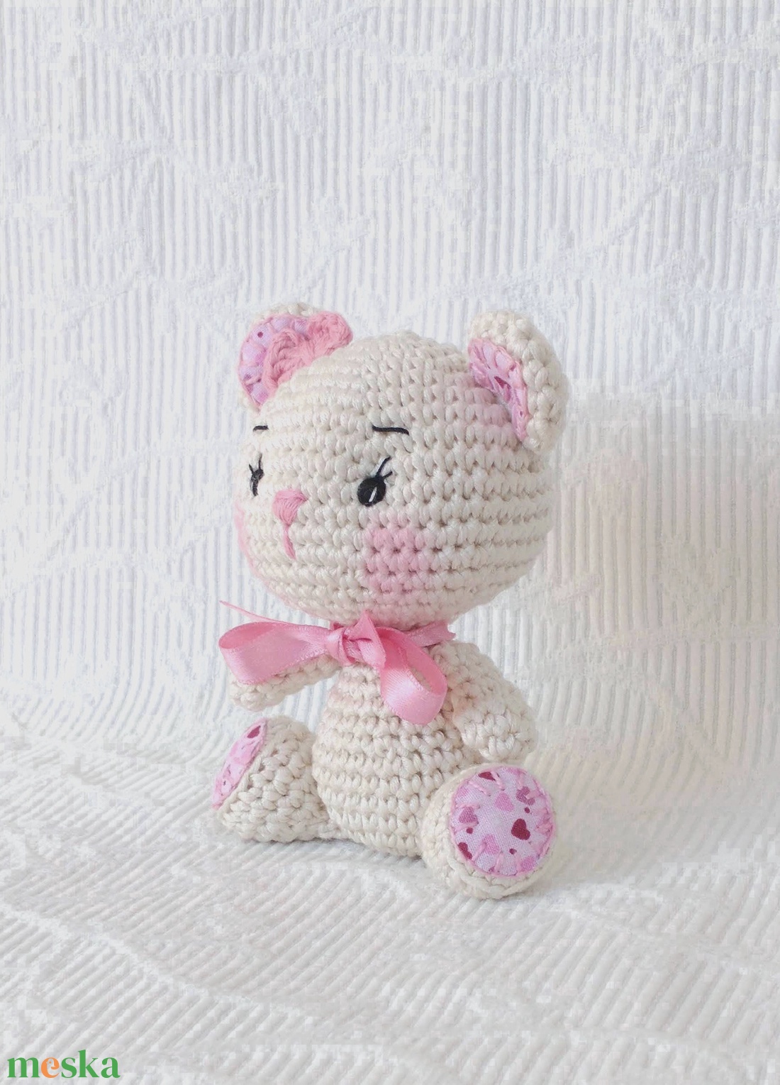  Maci lány - rózsaszín - szívecskés - egyedi - horgolt marokállat - amigurumi - játék & sport - plüssállat & játékfigura - maci - Meska.hu
