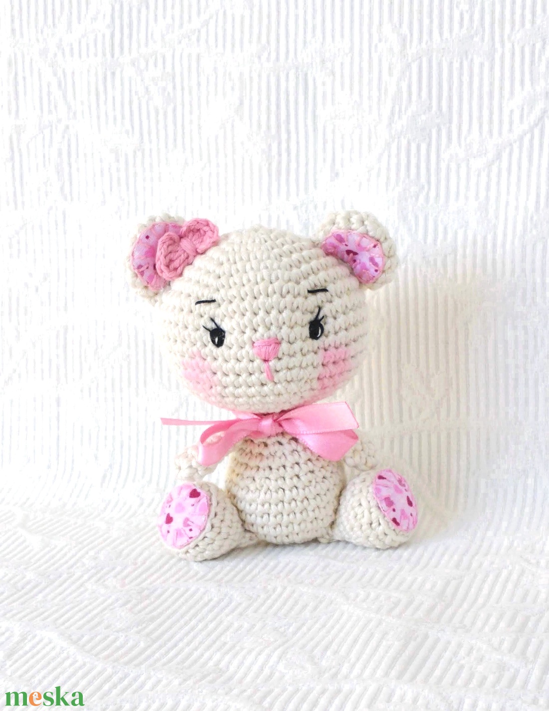  Maci lány - rózsaszín - szívecskés - egyedi - horgolt marokállat - amigurumi - játék & sport - plüssállat & játékfigura - maci - Meska.hu