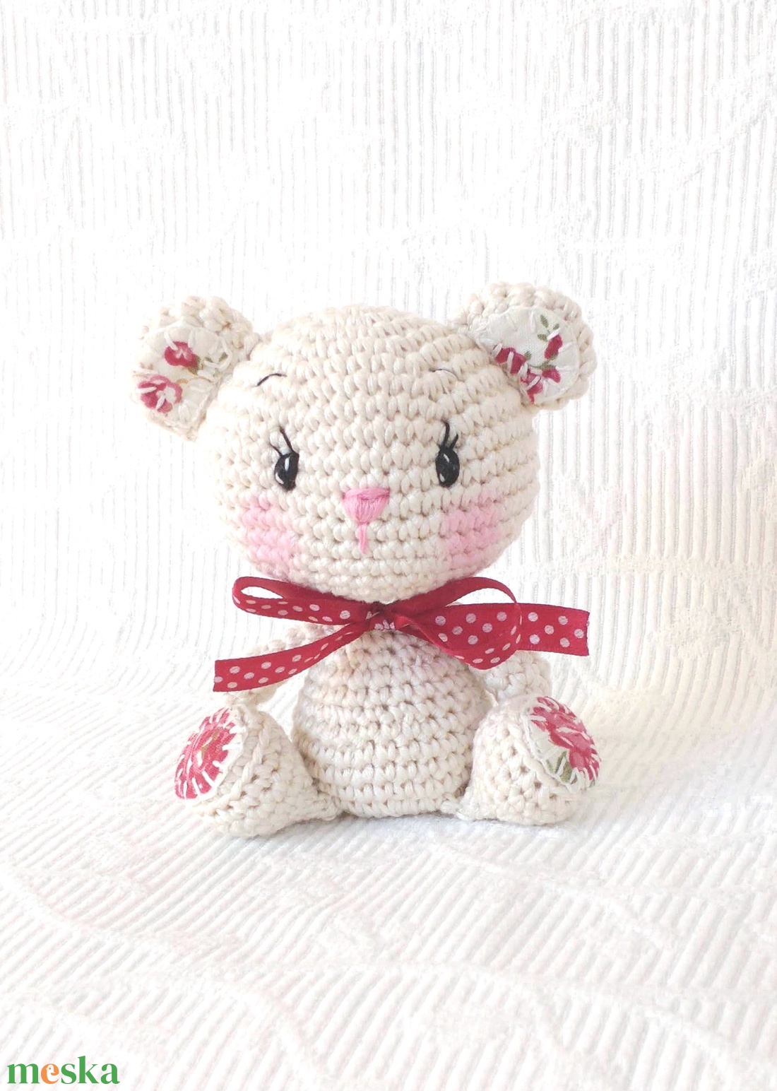  Maci lány - bordó rózsás - egyedi - horgolt marokállat - amigurumi - játék & sport - plüssállat & játékfigura - maci - Meska.hu