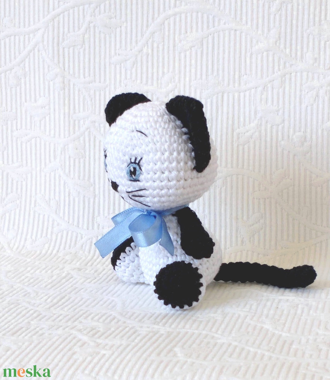 Fekete - fehér Cica  - kék szemű - amigurumi figura - játék & sport - plüssállat & játékfigura - cica - Meska.hu