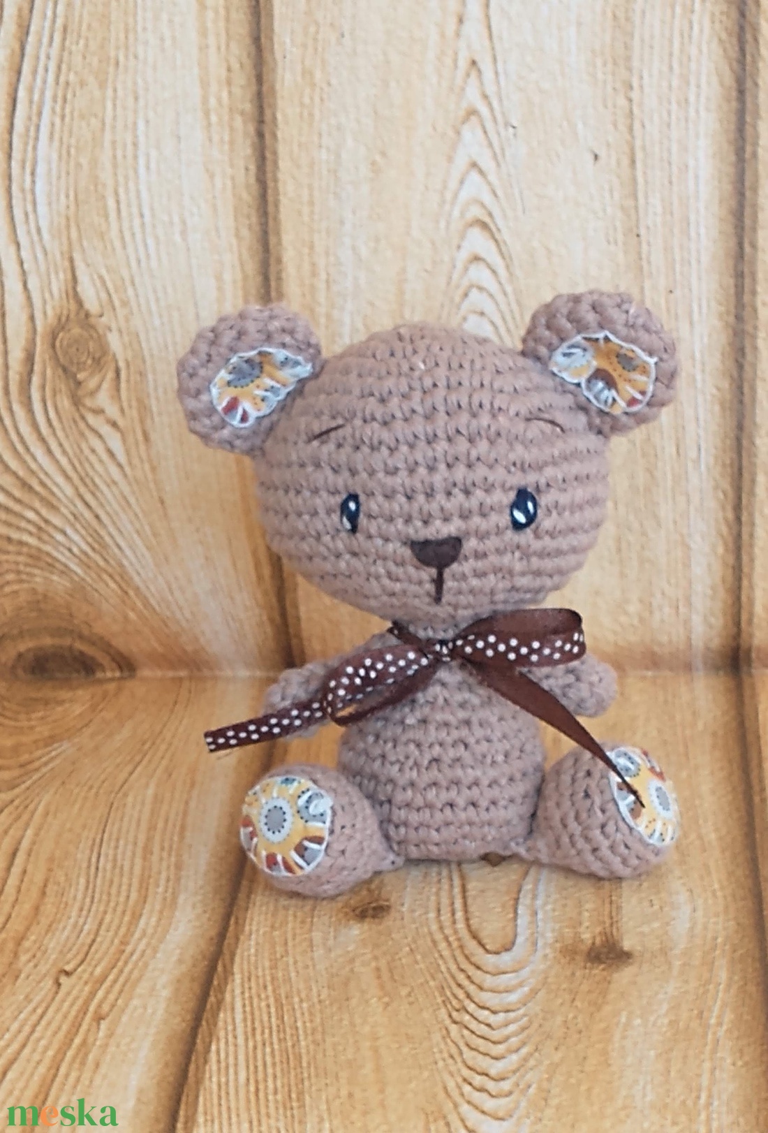  Barna - horgolt Maci - pöttyös szalagos -amigurumi - marokállat - játék & sport - plüssállat & játékfigura - maci - Meska.hu