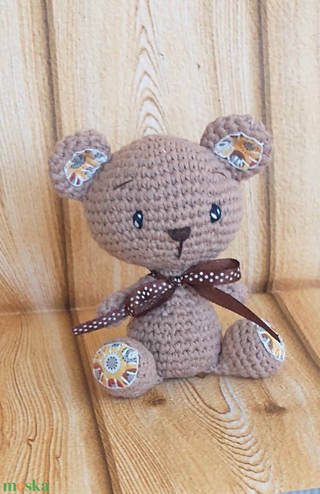  Barna - horgolt Maci - pöttyös szalagos -amigurumi - marokállat - játék & sport - plüssállat & játékfigura - maci - Meska.hu