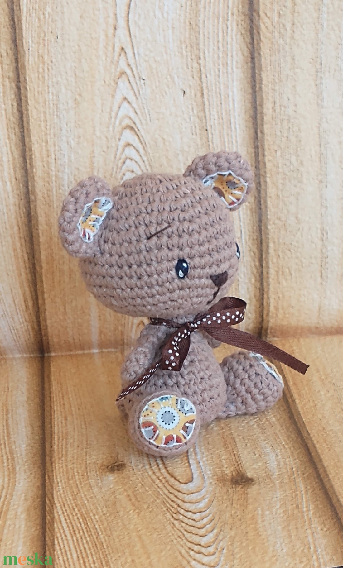  Barna - horgolt Maci - pöttyös szalagos -amigurumi - marokállat - játék & sport - plüssállat & játékfigura - maci - Meska.hu