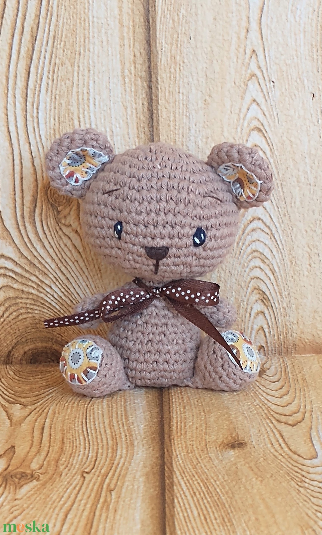 Barna - horgolt Maci - pöttyös szalagos -amigurumi - marokállat - játék & sport - plüssállat & játékfigura - maci - Meska.hu