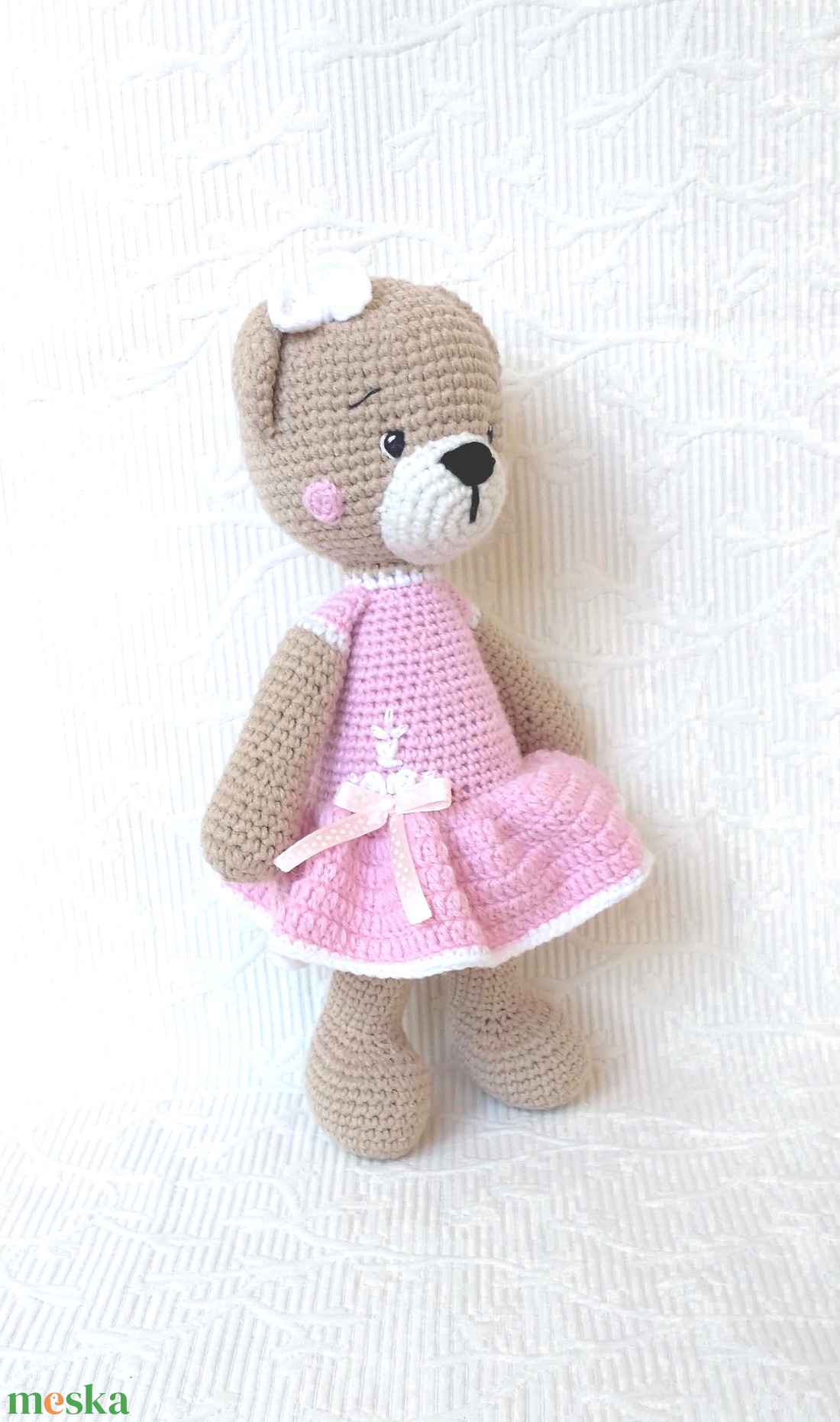 Maci kislány - egyedi hímzett rózsaszín ruhában - horgolt puha - amigurumi maci figura - játék & sport - plüssállat & játékfigura - maci - Meska.hu