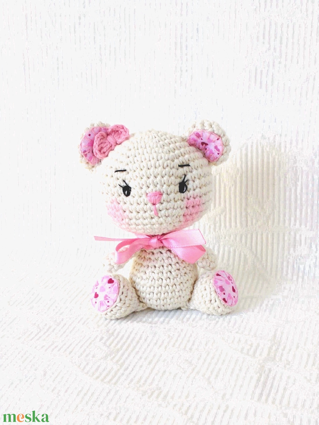  Maci lány - rózsaszín - szívecskés - egyedi - horgolt marokállat - amigurumi - játék & sport - plüssállat & játékfigura - maci - Meska.hu